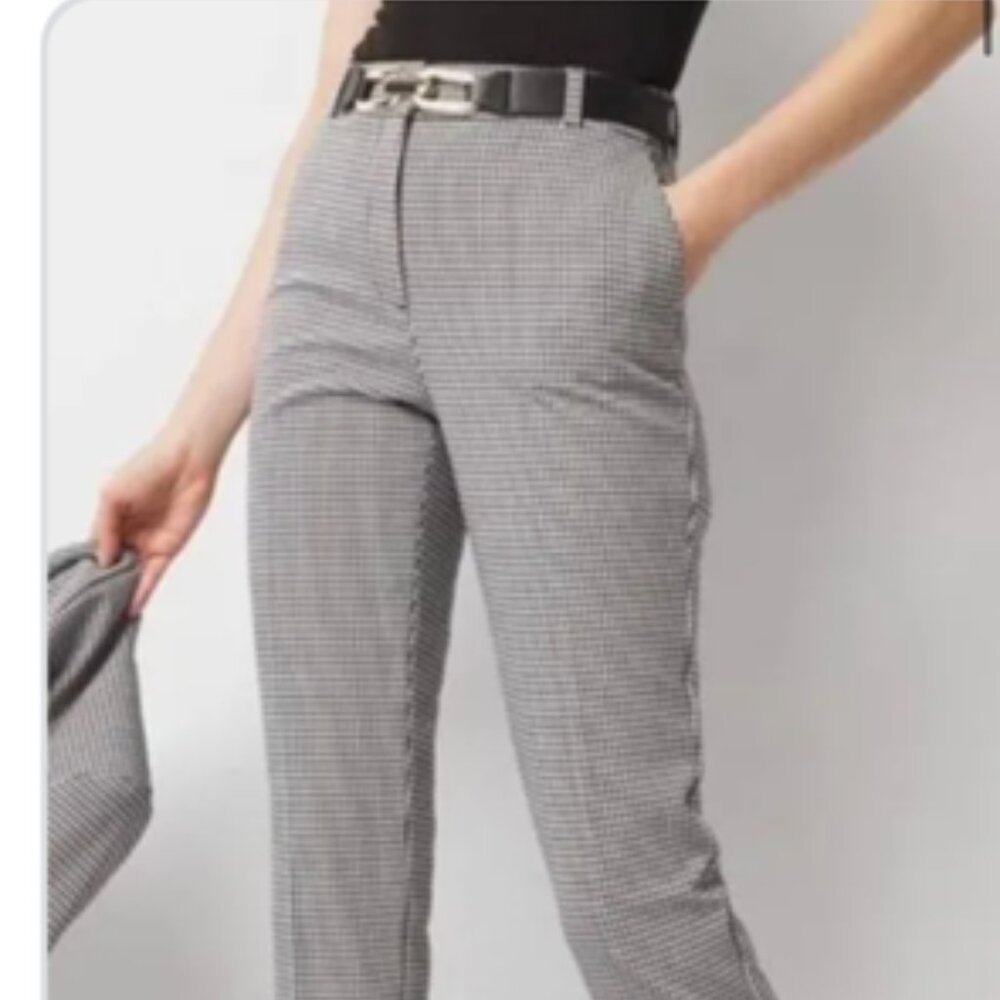 White House Black Market The Slim Ankle pants in great condition size 2
